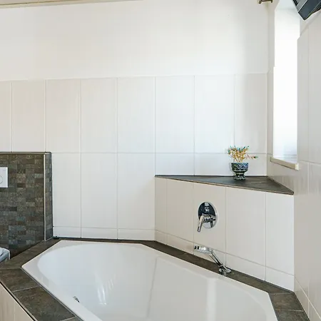 Team Haus -6zimmer 12betten Parkplaetze Grillen Terrasse Balkone Schnell Nach Augsburg Und Muenchen * Mering