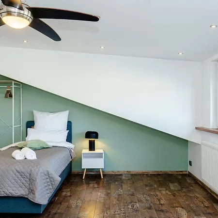 Apartament Team Haus -6zimmer 12betten Parkplaetze Grillen Terrasse Balkone Schnell Nach Augsburg Und Muenchen