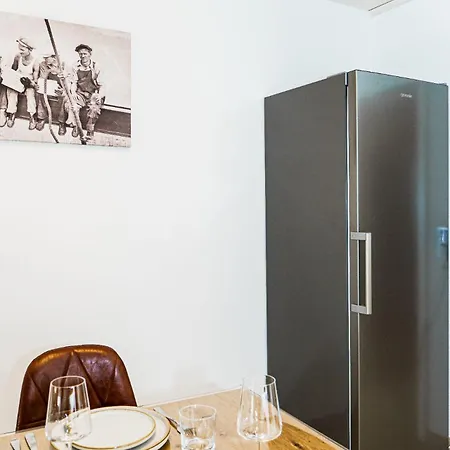 Team Haus -6zimmer 12betten Parkplaetze Grillen Terrasse Balkone Schnell Nach Augsburg Und Muenchen Apartament Mering