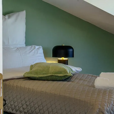 Apartament Team Haus -6zimmer 12betten Parkplaetze Grillen Terrasse Balkone Schnell Nach Augsburg Und Muenchen