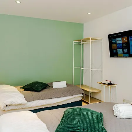 Apartament Team Haus -6zimmer 12betten Parkplaetze Grillen Terrasse Balkone Schnell Nach Augsburg Und Muenchen Mering