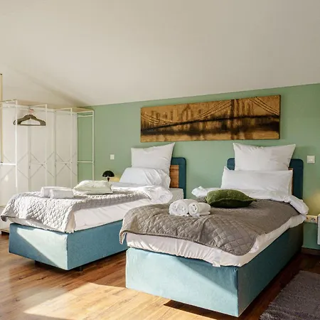 Apartament Team Haus -6zimmer 12betten Parkplaetze Grillen Terrasse Balkone Schnell Nach Augsburg Und Muenchen *