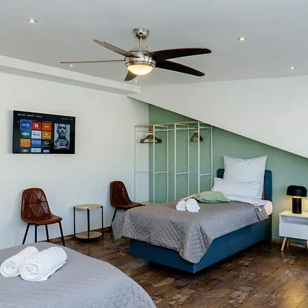 Apartament Team Haus -6zimmer 12betten Parkplaetze Grillen Terrasse Balkone Schnell Nach Augsburg Und Muenchen *
