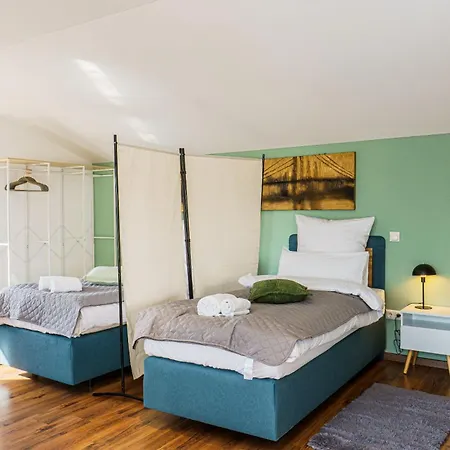Team Haus -6zimmer 12betten Parkplaetze Grillen Terrasse Balkone Schnell Nach Augsburg Und Muenchen Mering