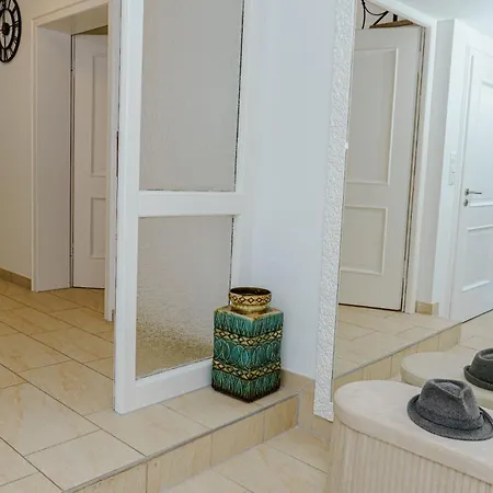 Apartament Team Haus -6zimmer 12betten Parkplaetze Grillen Terrasse Balkone Schnell Nach Augsburg Und Muenchen *
