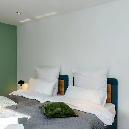 Team Haus -6zimmer 12betten Parkplaetze Grillen Terrasse Balkone Schnell Nach Augsburg Und Muenchen Apartment