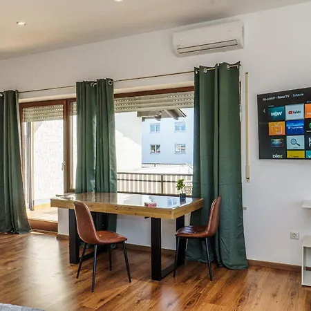 Team Haus -6zimmer 12betten Parkplaetze Grillen Terrasse Balkone Schnell Nach Augsburg Und Muenchen Mering