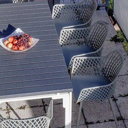 Apartment Team Haus -6zimmer 12betten Parkplaetze Grillen Terrasse Balkone Schnell Nach Augsburg Und Muenchen